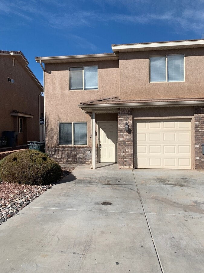 Townhome in Hawk Hollow - Townhome in Hawk Hollow