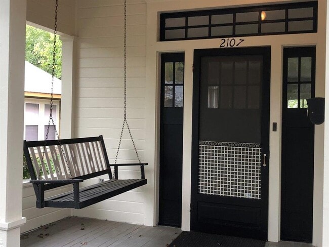 Photo - 2107 Newton St