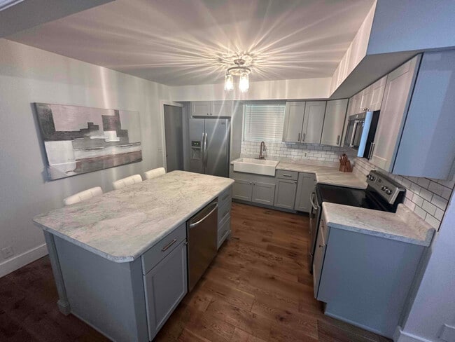 Photo - 688 Frankfort Dr Unidad B (furnished)