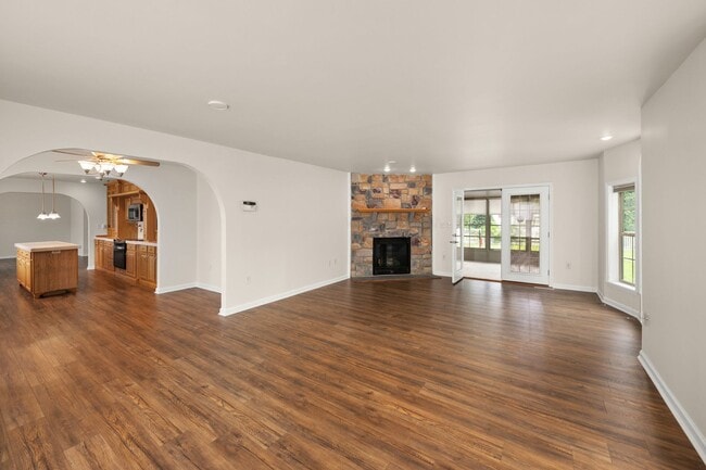 Photo - 27723 Crozet Dr