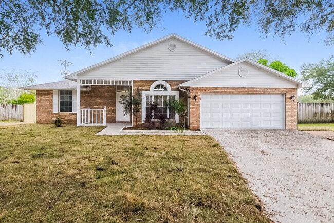 Building Photo - 807 Greenbelt Cir