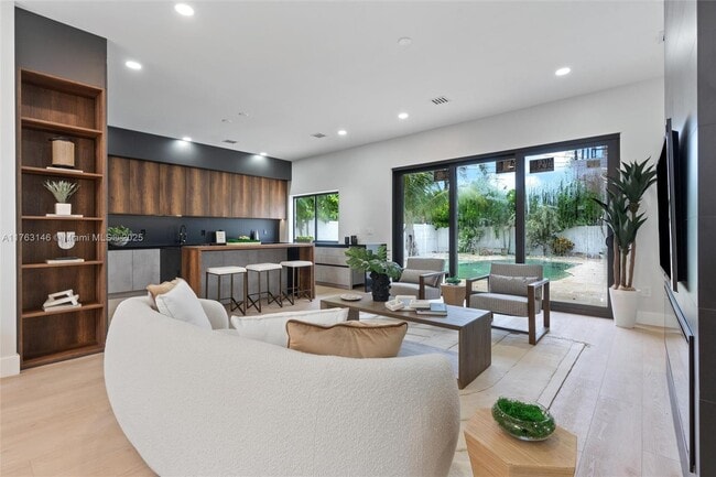 Photo - 259 Lombardy Ave