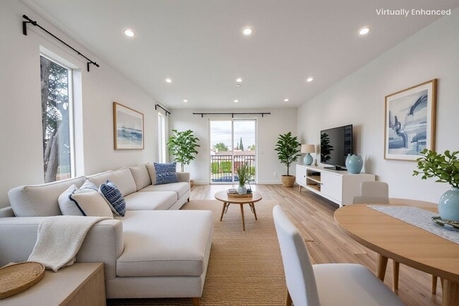 Building Photo - JUST COMPLETED MODERN TOWNHOMES! Never Liv... Unit #4514