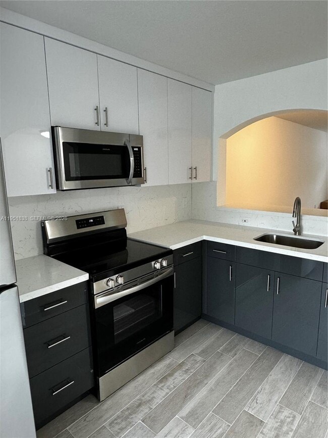 Building Photo - 2650 SE 12th Pl Unit 105