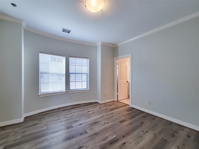 Photo - 2416 La Branch St