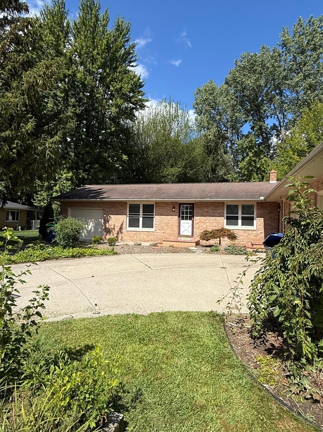 Building Photo - 8901 Highland Dr Rental