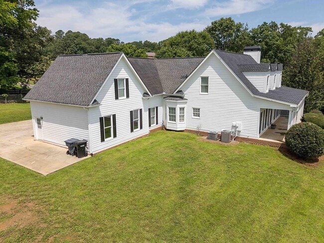 Photo - 255 Henson Way