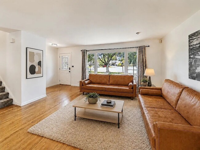 Photo - 318 W Hackberry Dr