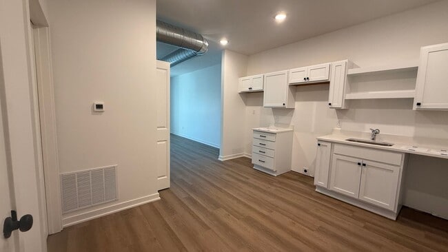 Photo - The Delaware - Luxury Apartment's in Mason...