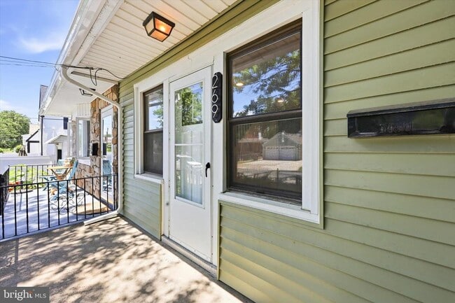 Photo - 269 Monroe St