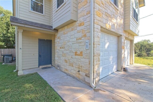 Photo - 2903 Whisper Oaks Ln