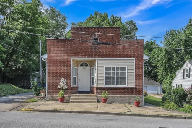 Building Photo - 617 Perry St