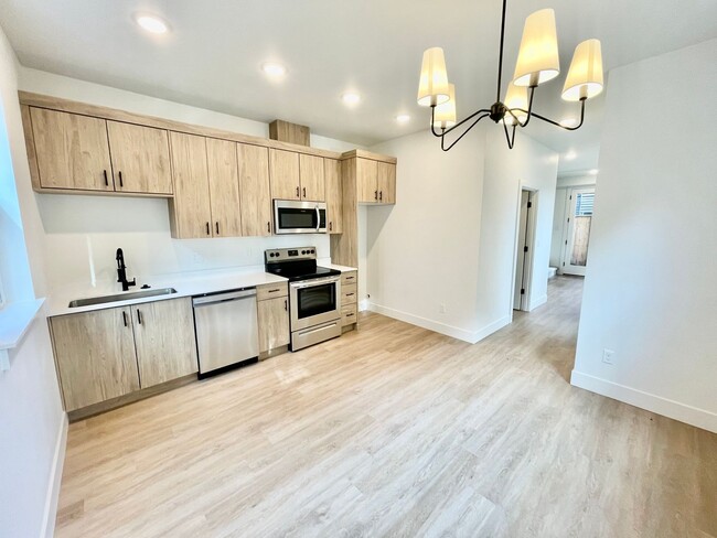 TWO WEEKS FREE RENT! Move-in Special! BRAN... - TWO WEEKS FREE RENT! Move-in Special! BRAN... Apartment Unit 6611