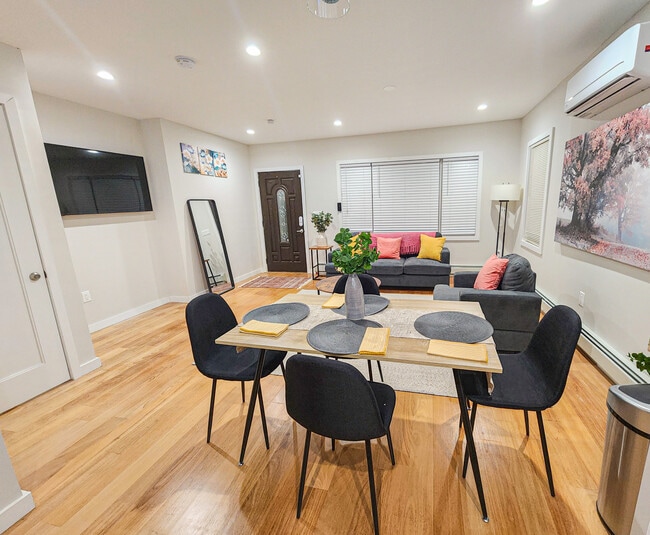 11922 190th St Unit Main Floor