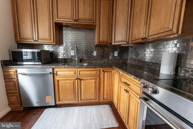 Photo - 7426 Rhondda Dr