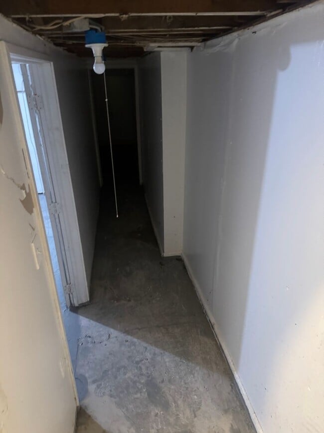 Building Photo - 16100 Glastonbury Rd Rental