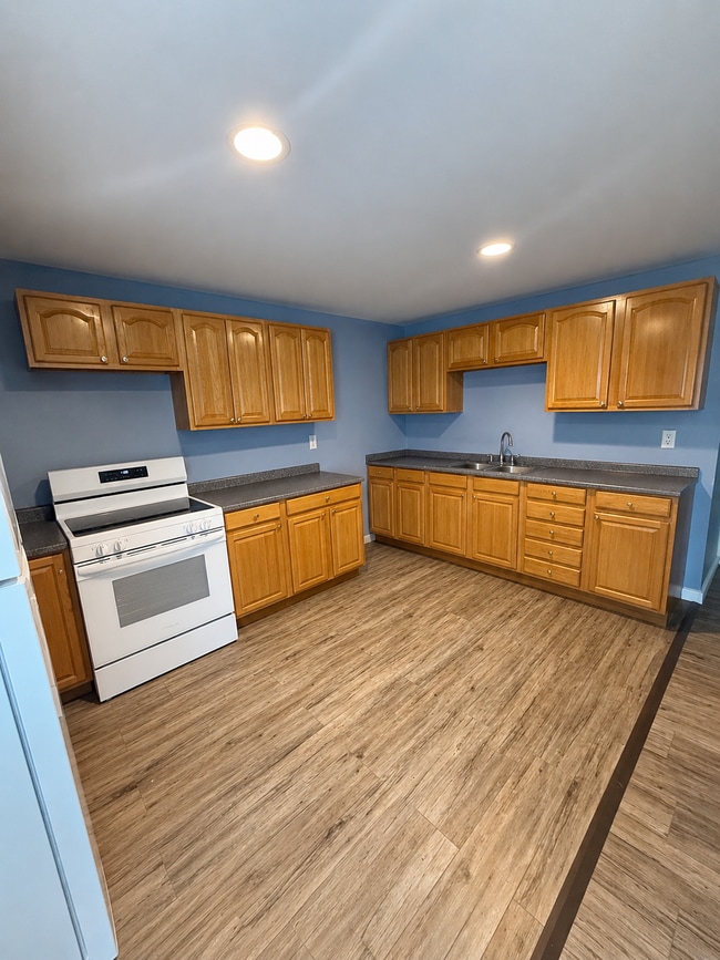 Building Photo - 58 Greenwood Ave Unit Apt 2