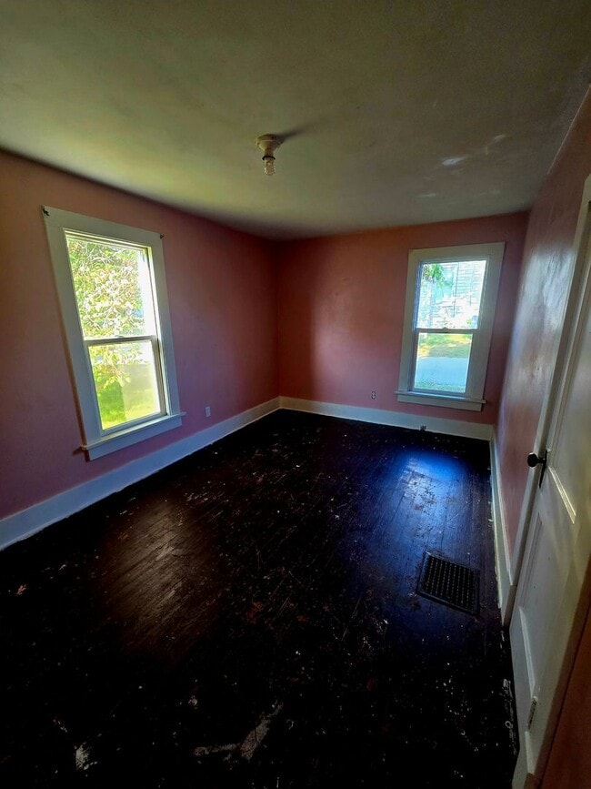 Building Photo - 532 W Calhoun St Rental