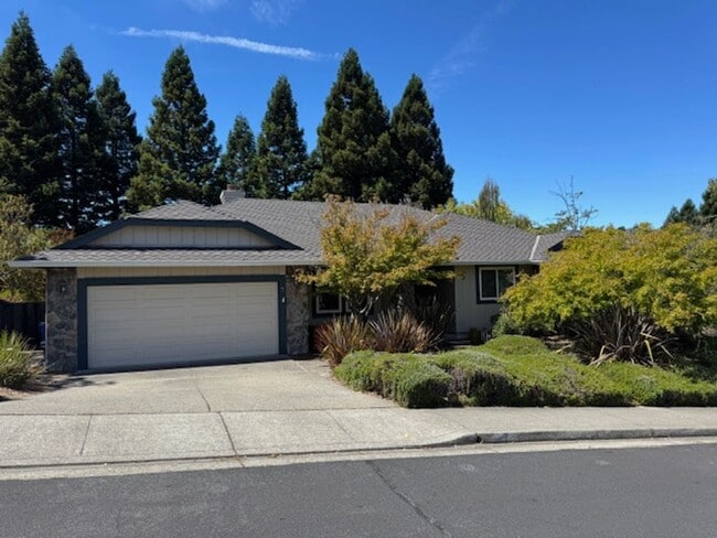 Building Photo - Spacious 4 bedroom, single level home in M...