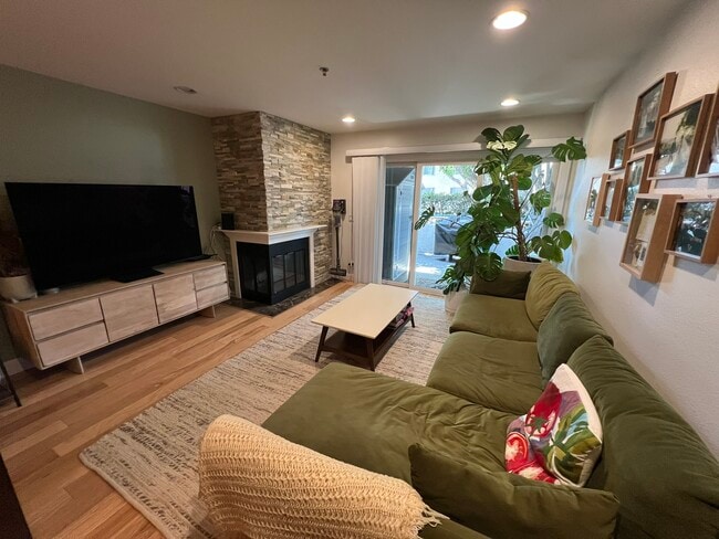 Building Photo - 625 E Del Mar Blvd Unit 102