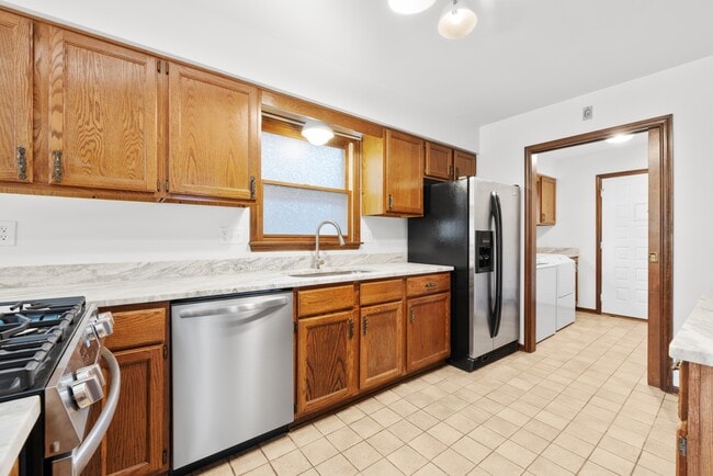 Photo - 28 E Jeffrey Pl