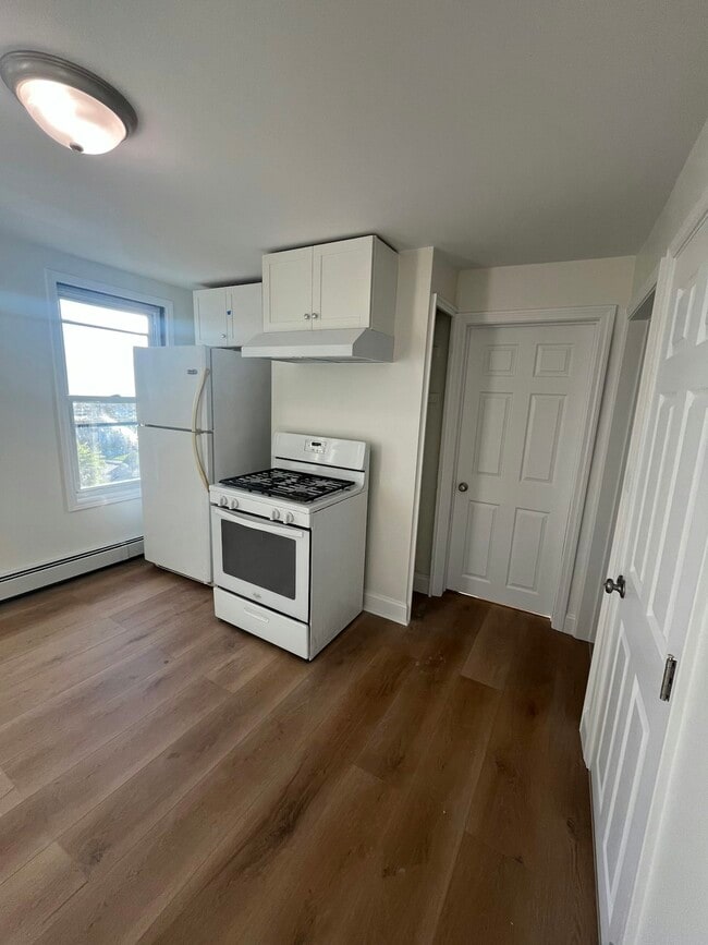 8 Kensington Ave Unit 2
