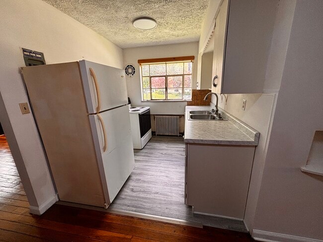 Photo - 360 Ross Ave Unit 360 Ross Ave APT B
