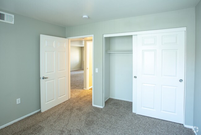 2 BR, 2 BA - 952 SF (Refurbished)