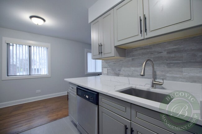 Photo - 7541 N Winchester Ave Unit 306