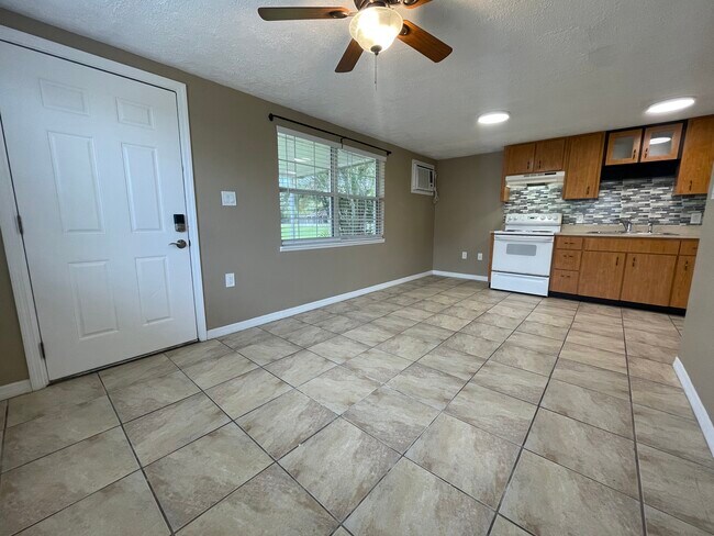 Photo - 1203 W Pierce St Unidad 1203