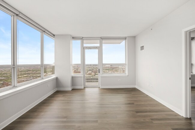 Photo - 781 W Adams St