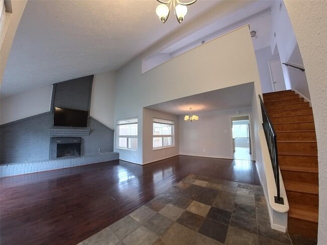 Photo - 22215 Fincastle Dr