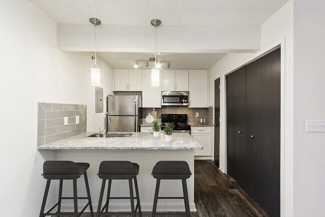Photo - Grandstand Apartments