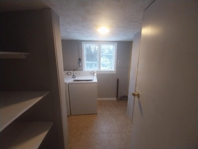 Building Photo - 115 King St Unit Upper