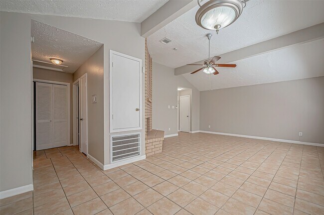 Photo - 7111 Village Lake Dr