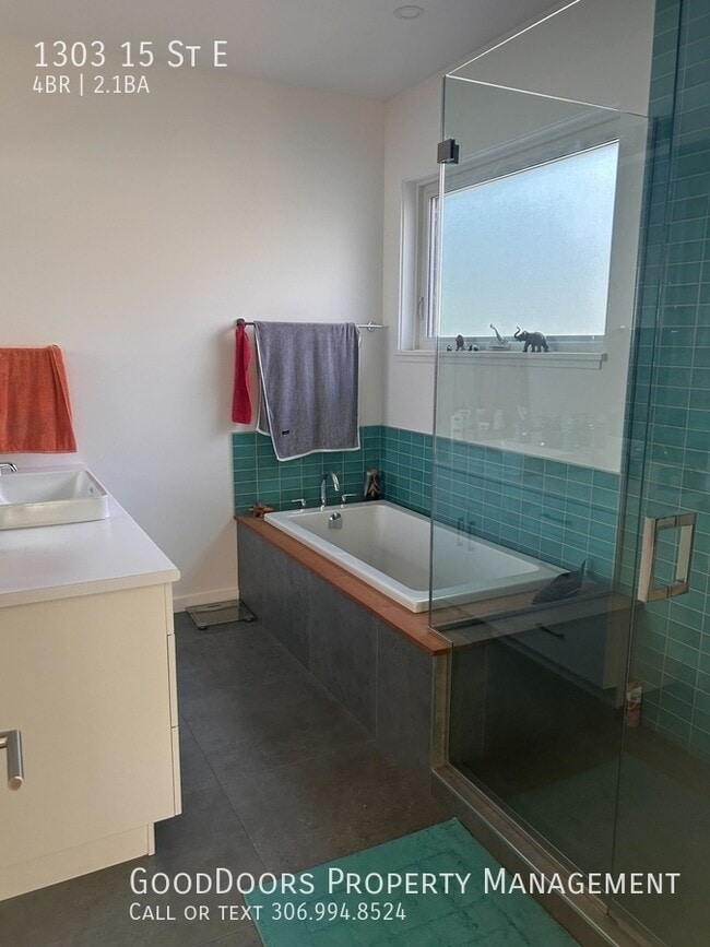 Photo - 1303-1315 15 St E