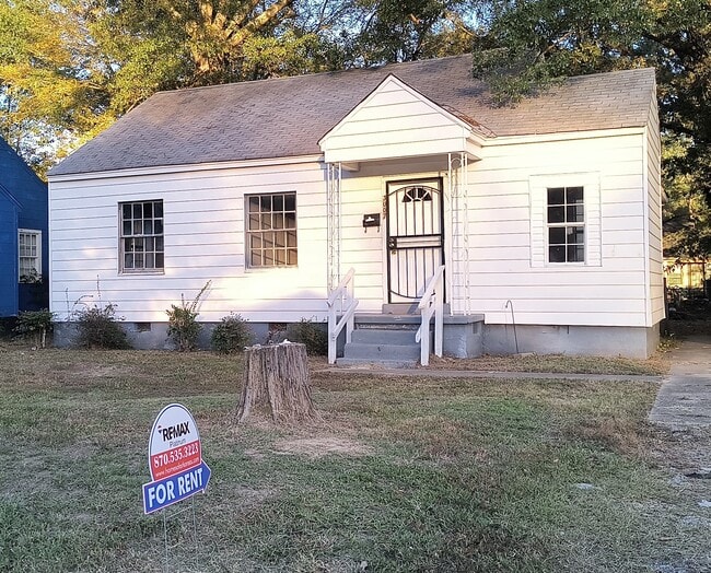 Building Photo - 3007 S Poplar St