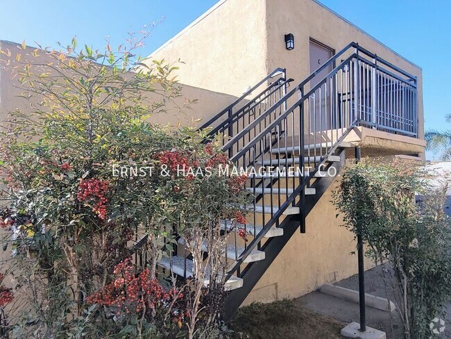 Building Photo - Wonderful  1-Bedroom Garden Apartment with... Unit C