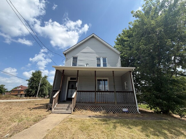Building Photo - McKeesport - 3 Bed 1 Bath - Home for Rent