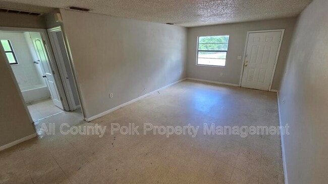 Photo - 2929-2929 9 Iron Dr