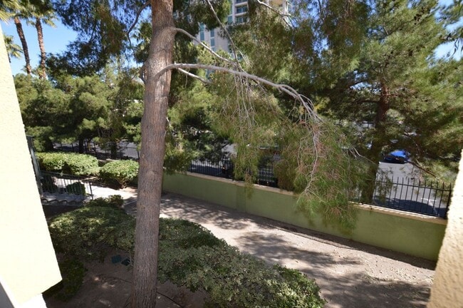 Photo - Meridian Furnished 2 Bed | 2 Bath Condo wi...