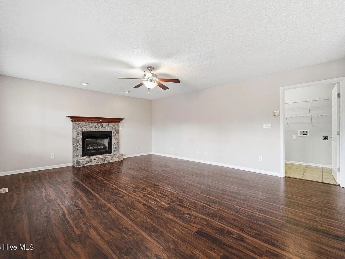 Photo - 101 Ellington Pl