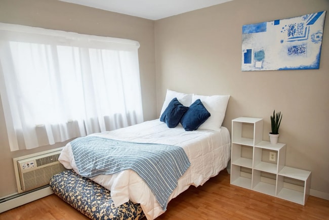 227 Linden Ave Unit 1