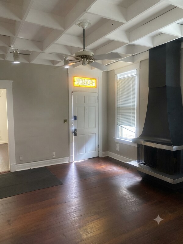 Photo - 2096 Court Ave
