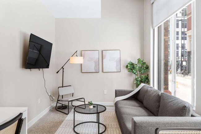 Photo - 205 W 4th St Unidad ID1465696P