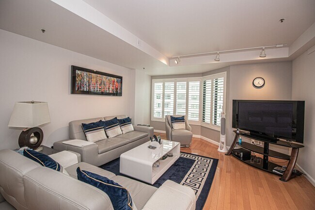Photo - Fully Furnished 2-Bedrooms + Office, 2-Bath Townhome in Opera Plaza | AMSI | Alexandr Metlinski Unidad 69