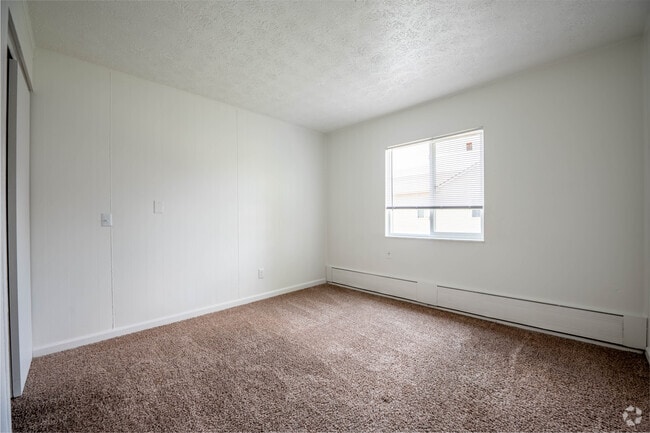 1BR, 1BA - 600SF - Bedroom