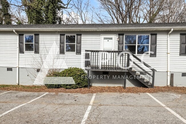 Photo - 634 S Elm St