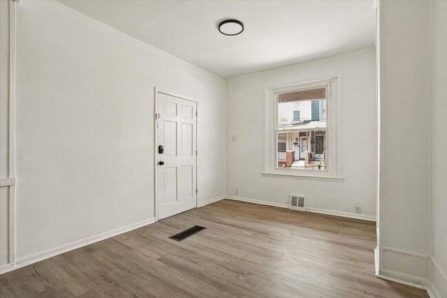 Building Photo - 227 N Simpson St Unit 1