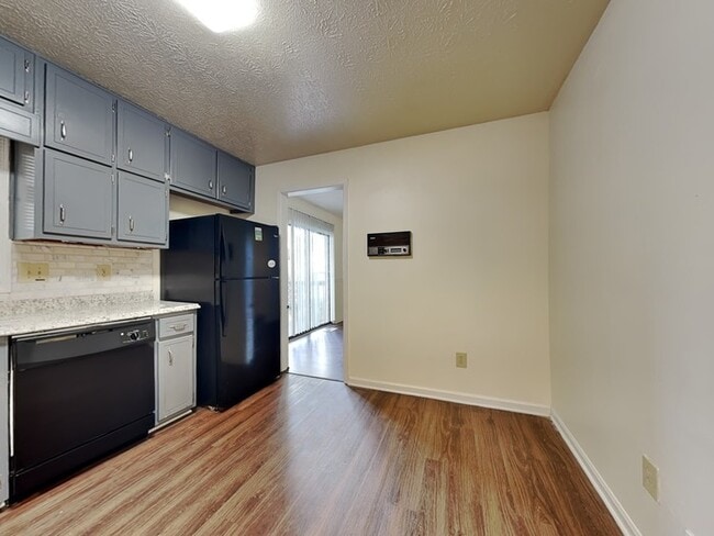 Photo - 105 Feldwood Pines St